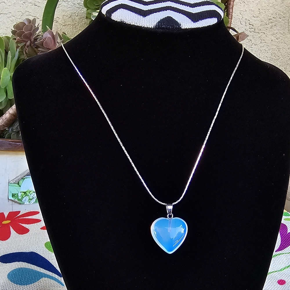 Heart stone necklace